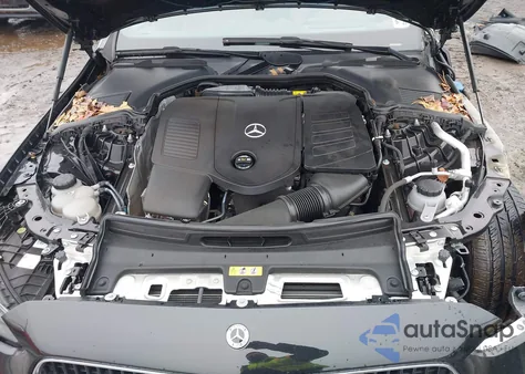 2022 Mercedes-Benz C 300 4Matic z USA, uszkodzony, nr VIN W1KAF4HB4NR010412